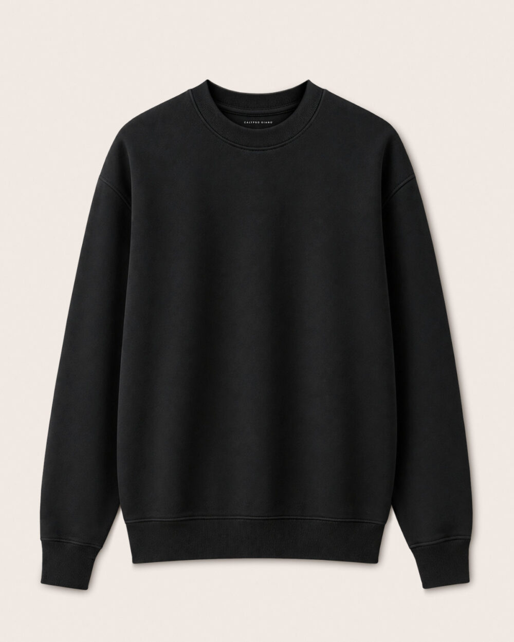 BILLOW Sweatshirt von CALYPSO GIANO in Schwarz als Produktfreisteller auf hellem Hintergrund.