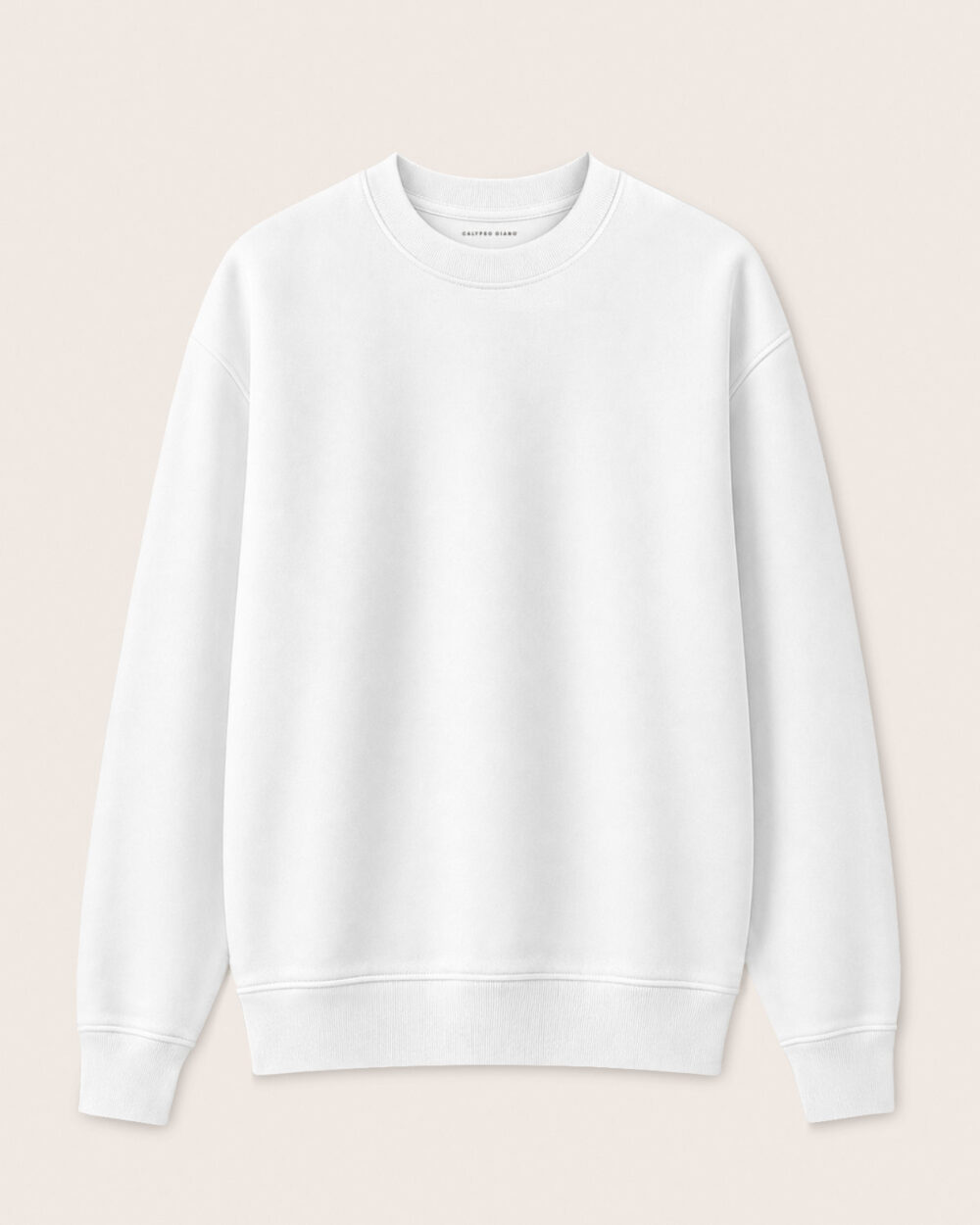 BILLOW Sweatshirt von CALYPSO GIANO in Weiss als Produktfreisteller auf hellem Hintergrund.