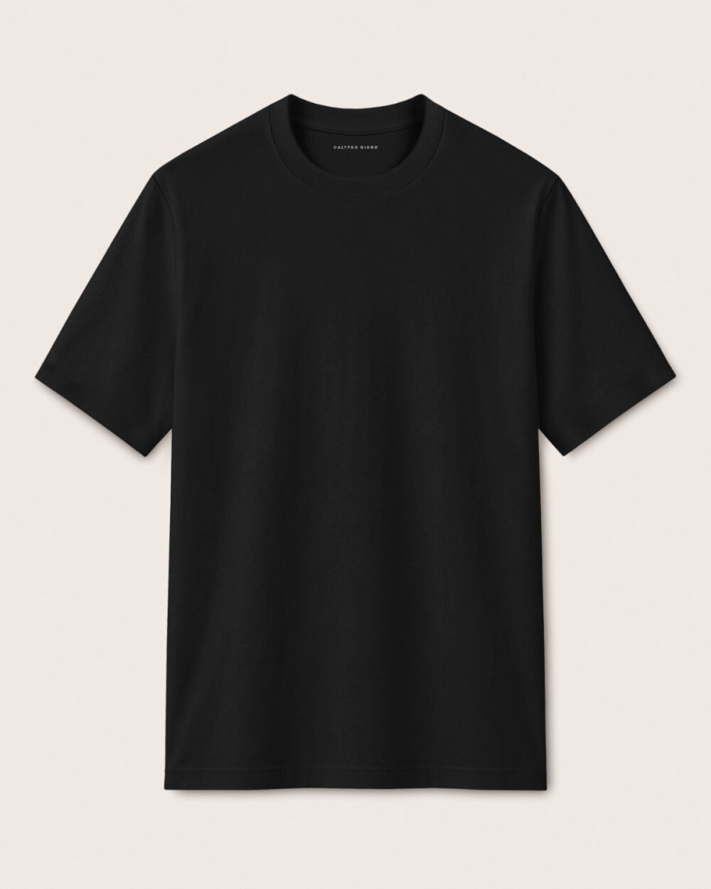 Schwarzes SENSE T-Shirt von CALYPSO GIANO als Produktfreisteller auf hellem Hintergrund.