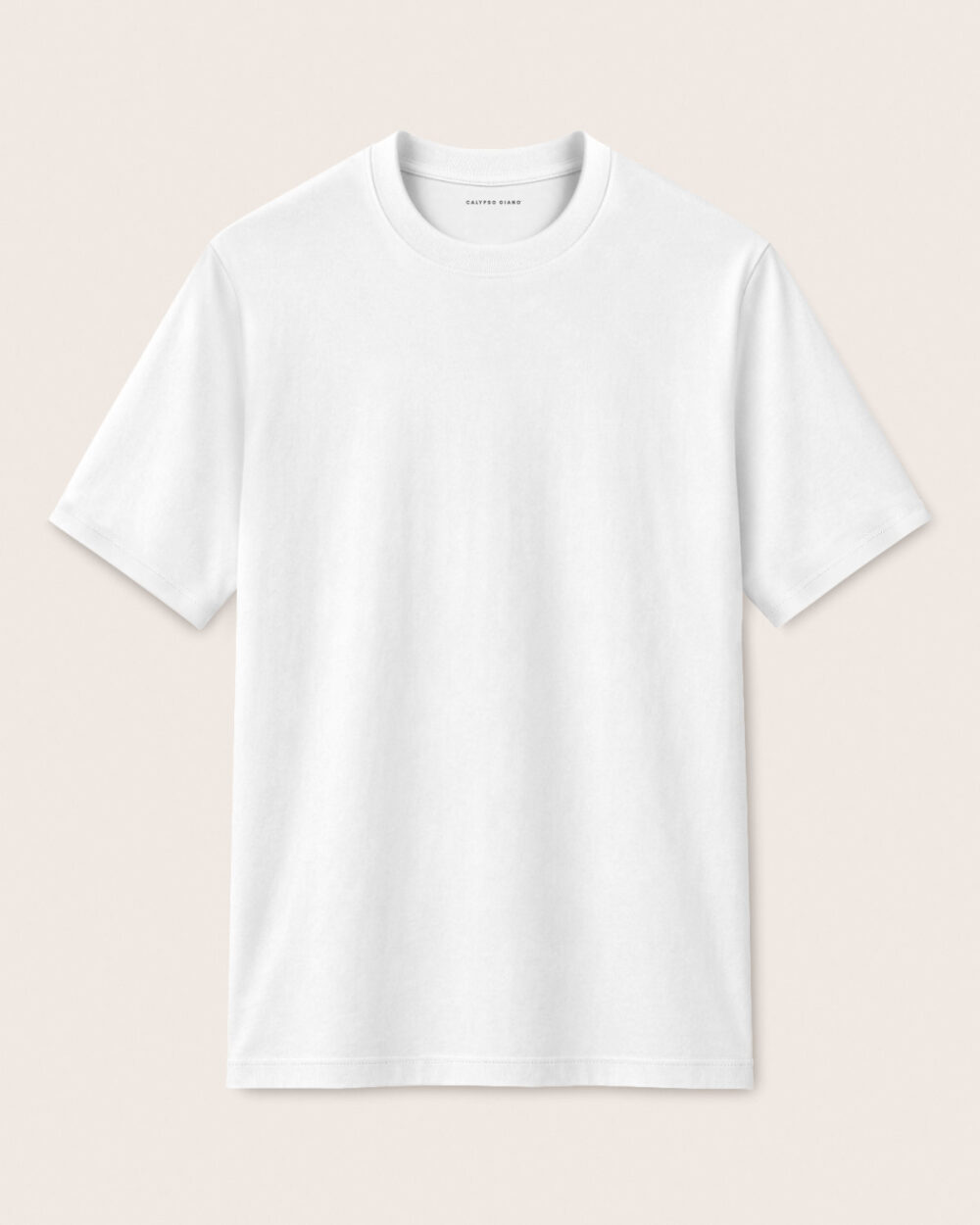 Weisses SENSE T-Shirt von CALYPSO GIANO als Produktfreisteller auf hellem Hintergrund.